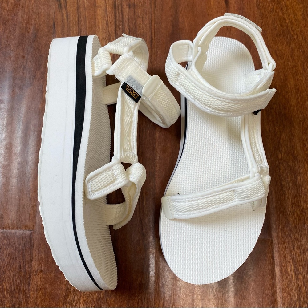 NWOT Teva Flatform Universal Mesh Sandal White Platform wedge